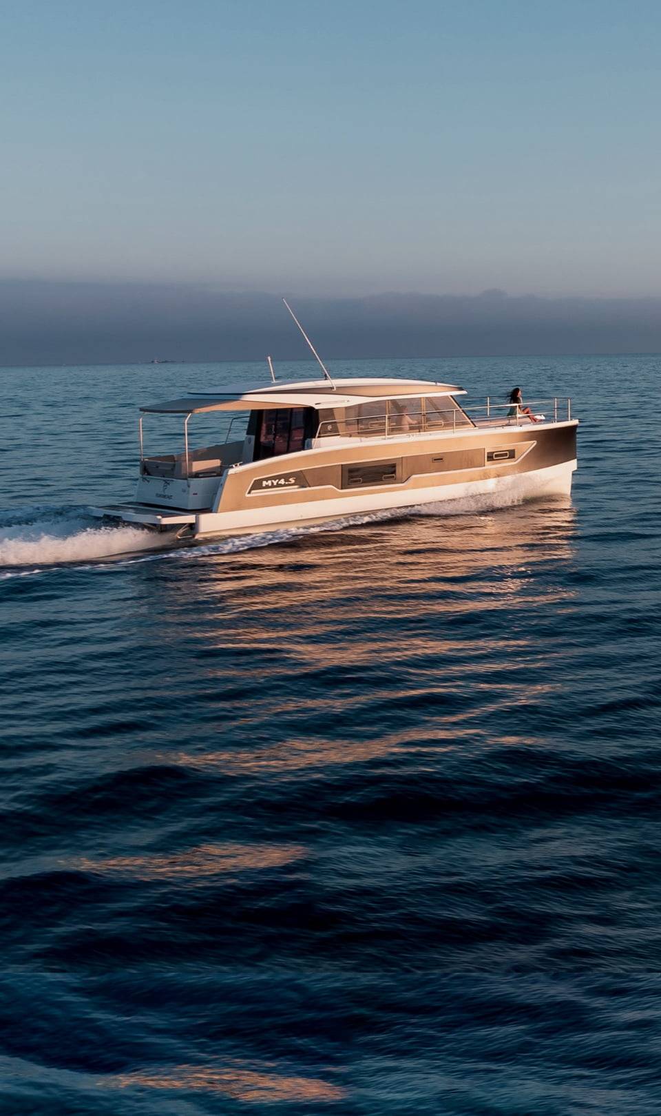 *Motor yacht* catamarans