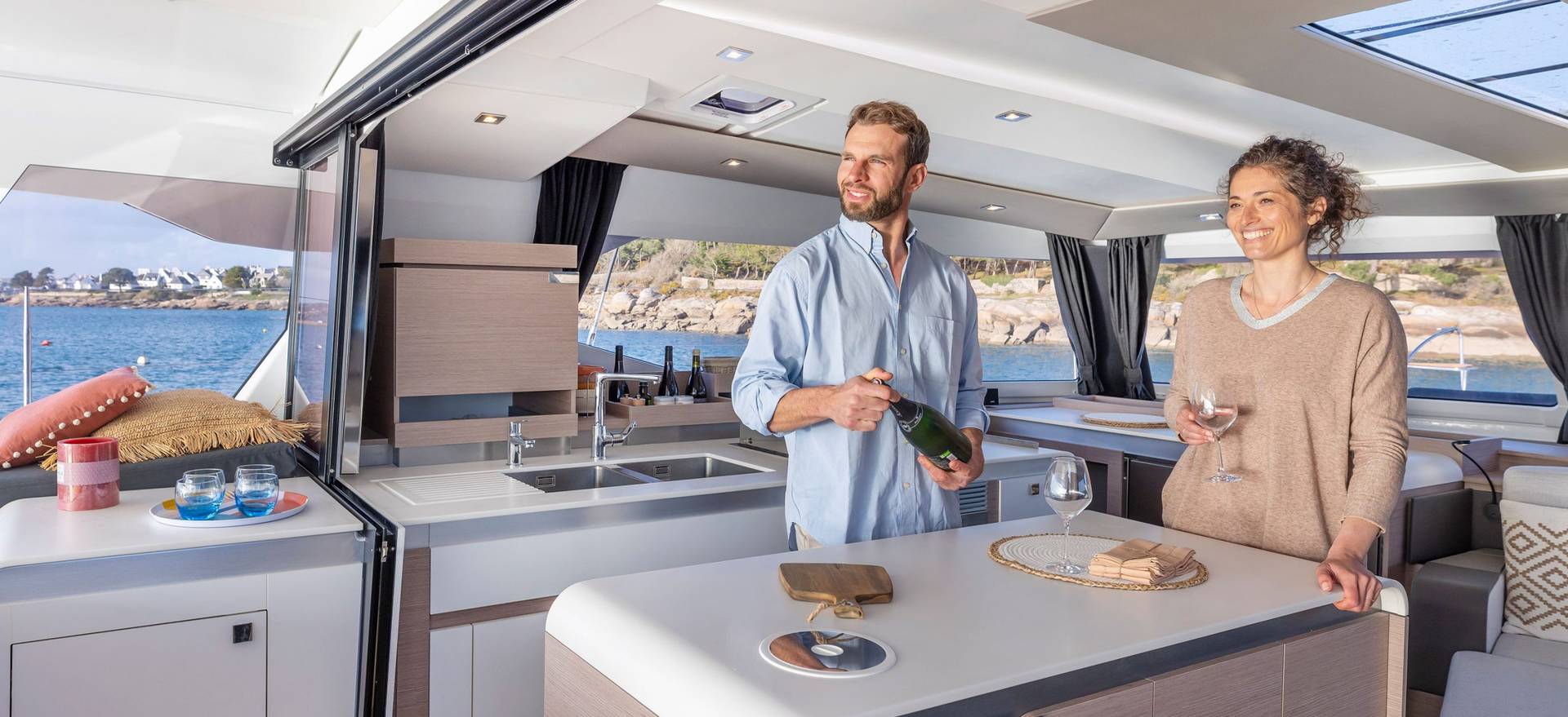 catamaran-de-luxe-Fountaine-Pajot-constructeur-bateaux