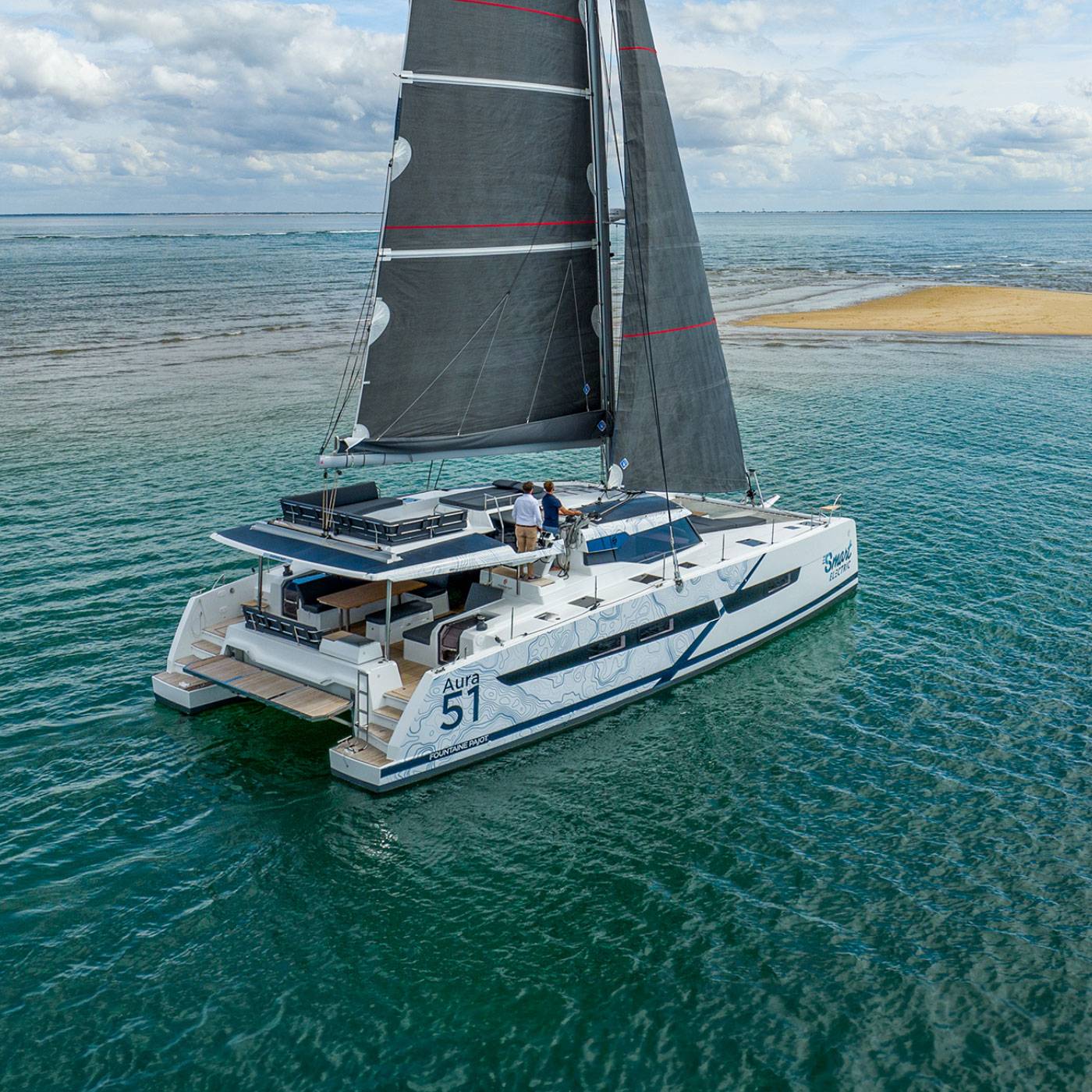 solar-powered-boat-Aura-51-Fountaine-Pajot-sustainability