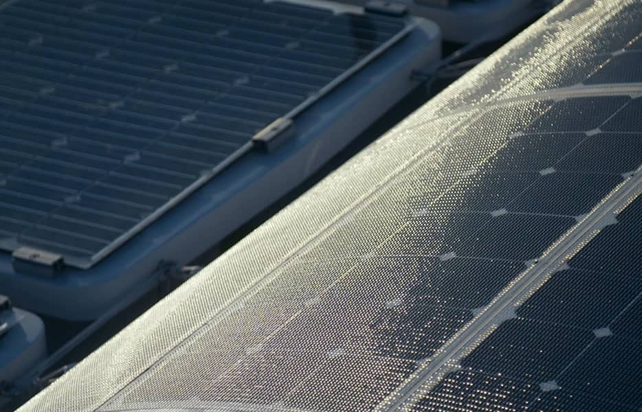 solar-powered-boat-Aura-51-Fountaine-Pajot-sustainability