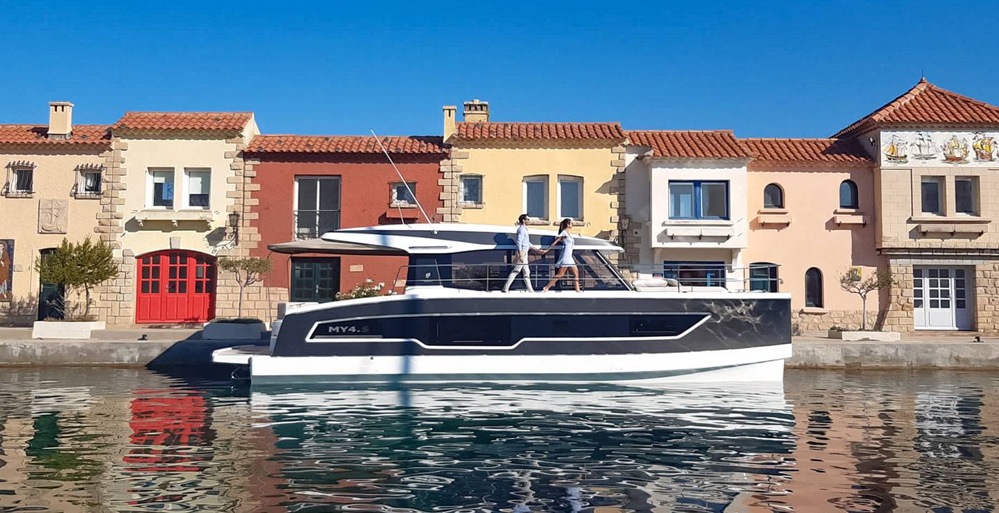 luxury-catamarans-Fountaine-Pajot-french-Shipyard